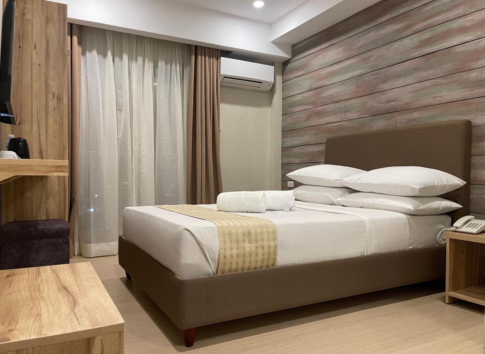 Sola Hotel Laoag Kültér fotó